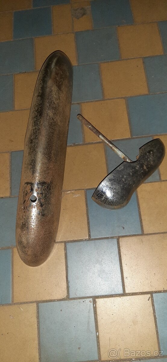 ŠKODA Felicia,Octavia jeden přední nárazník se slzou