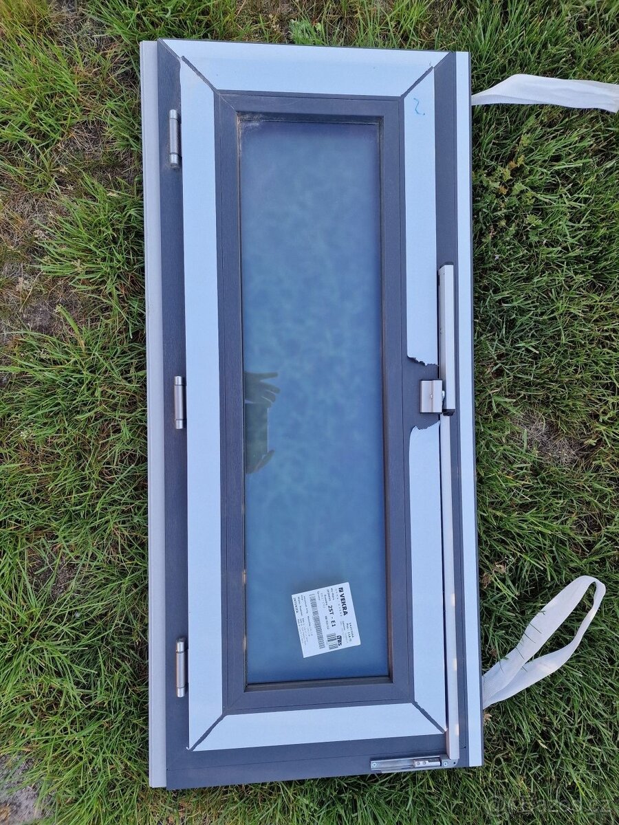 Nové plastové Okno Vekra 938 x 274 trojsklo nové