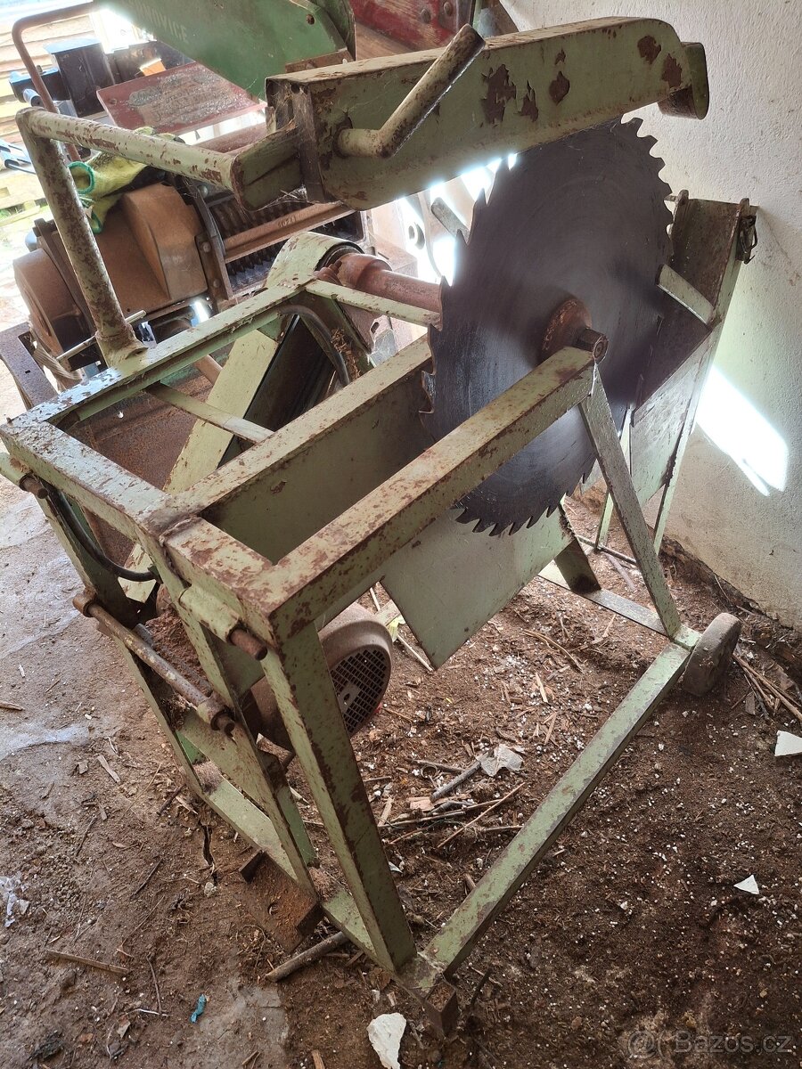 Masivní cirgule.