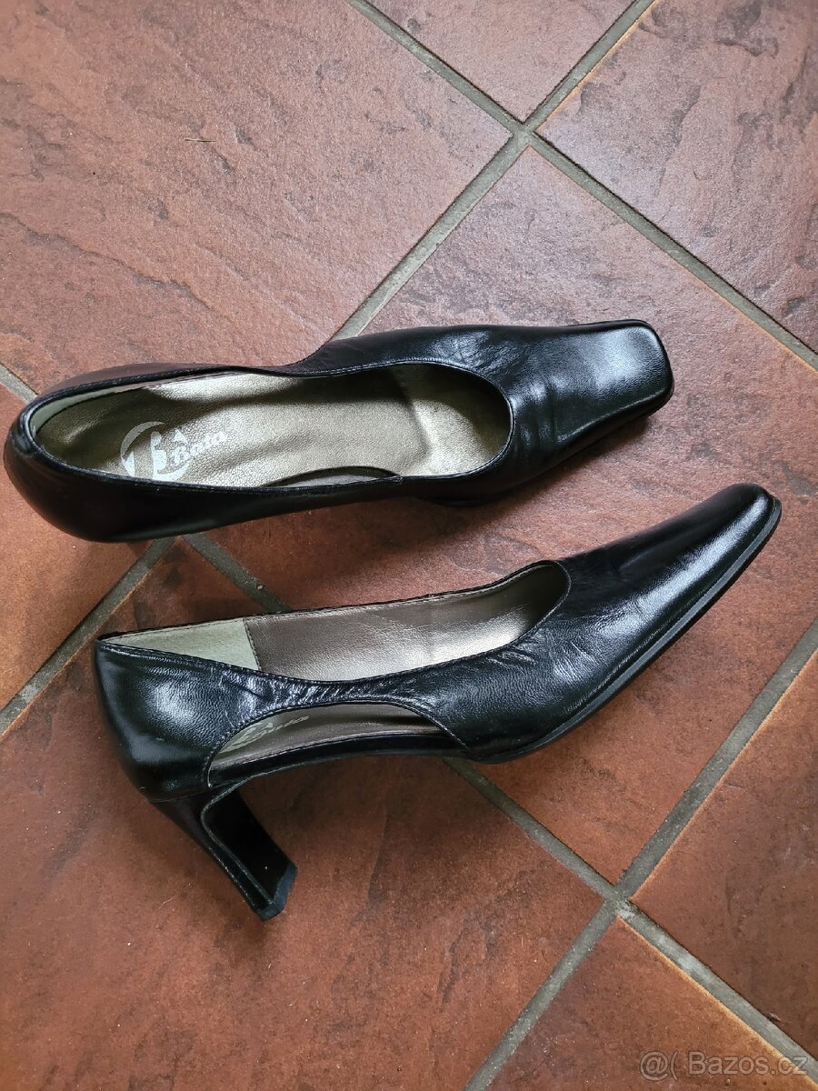 Baťa kožené lodičky 25,5 cm