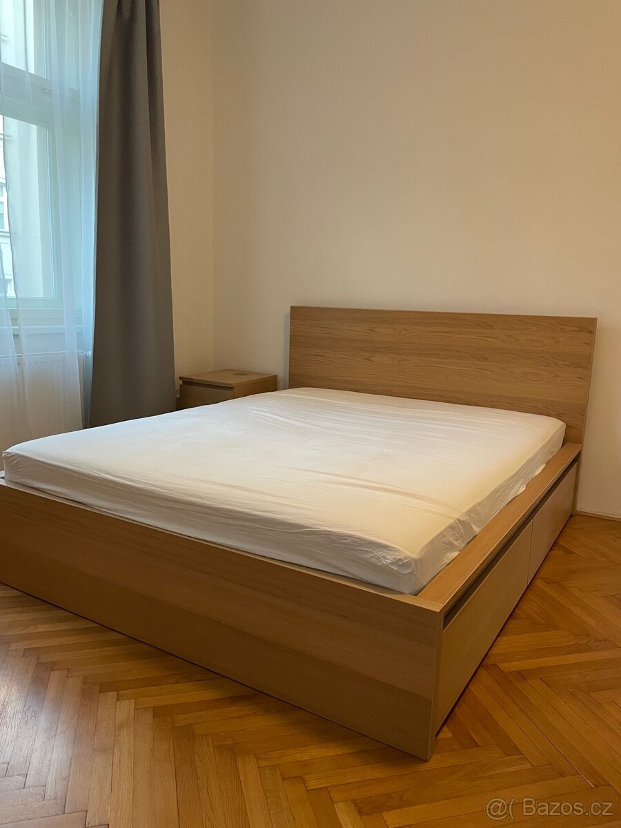 Postel IKEA 160x200 cm + noční stolek