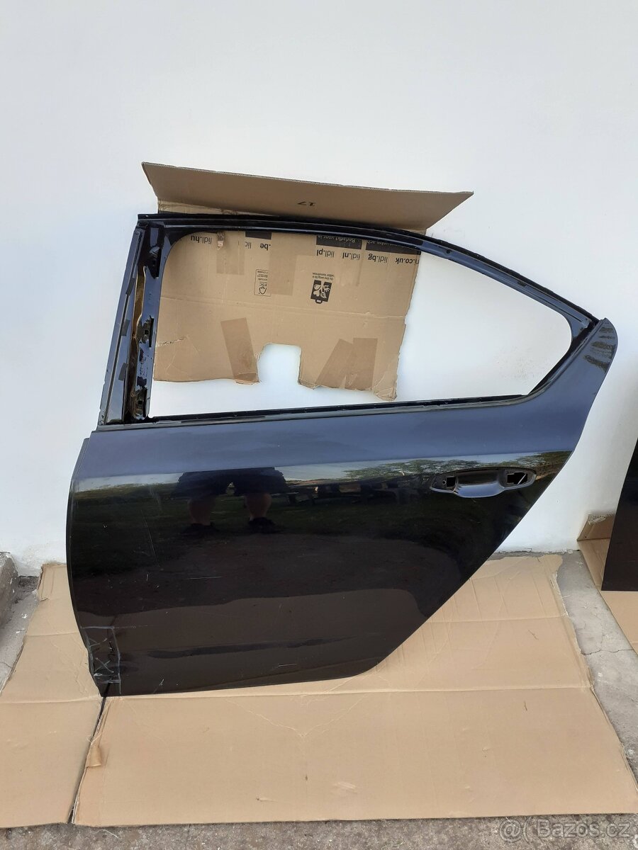 Škoda Octavia III 5E5833311 levé zadní dveře
