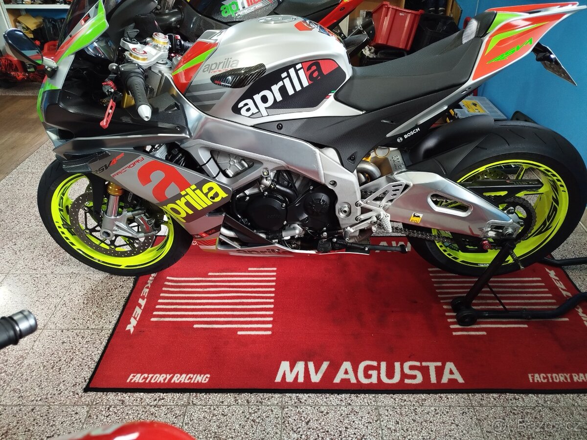 Aprilia rsv4 RR