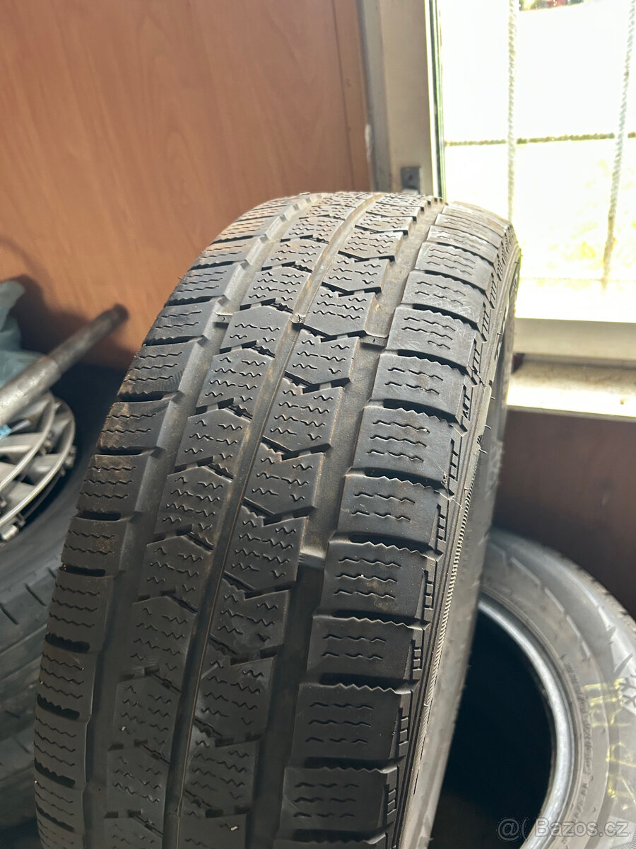Nexen zimní 225/65 16C