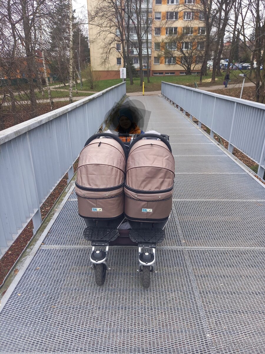 Kočár pro dvojčata TFK