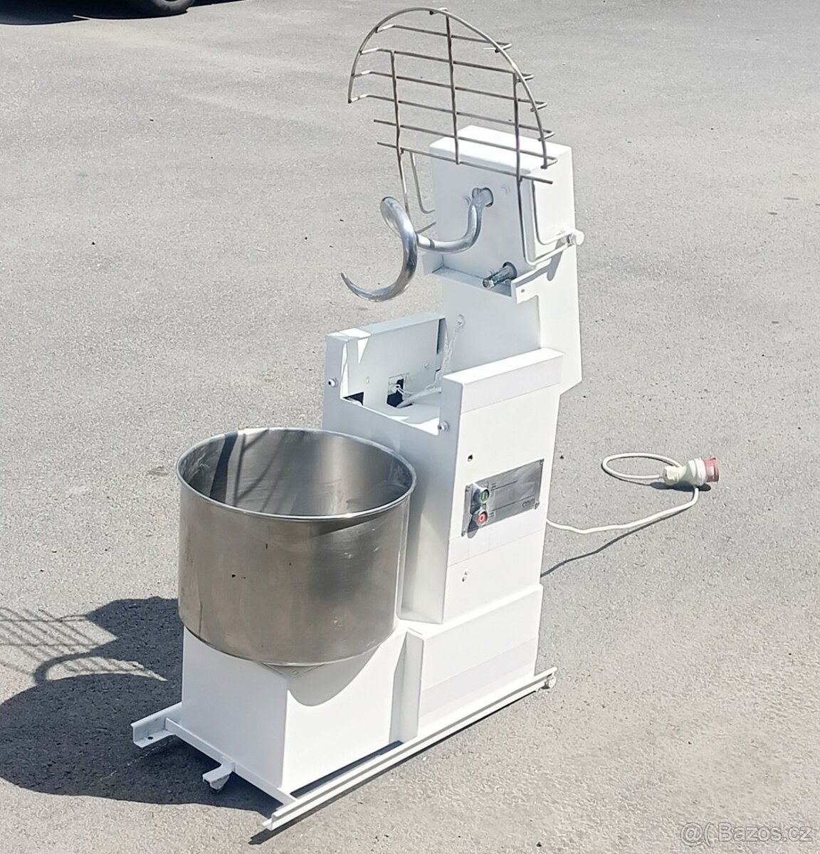 Hnětač těsta gastro výklopný 30,5 lit