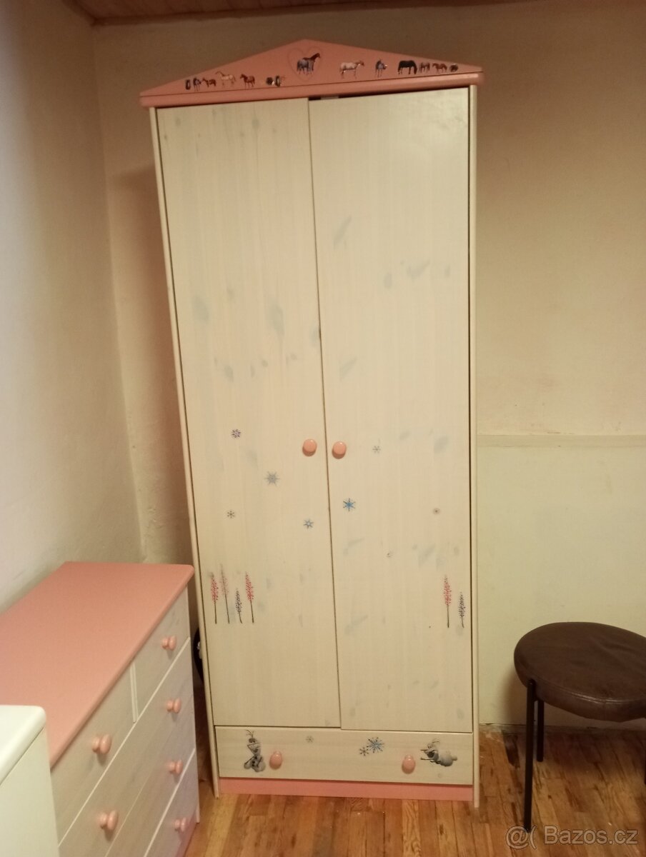 Skříň a komoda do dětského pokoje