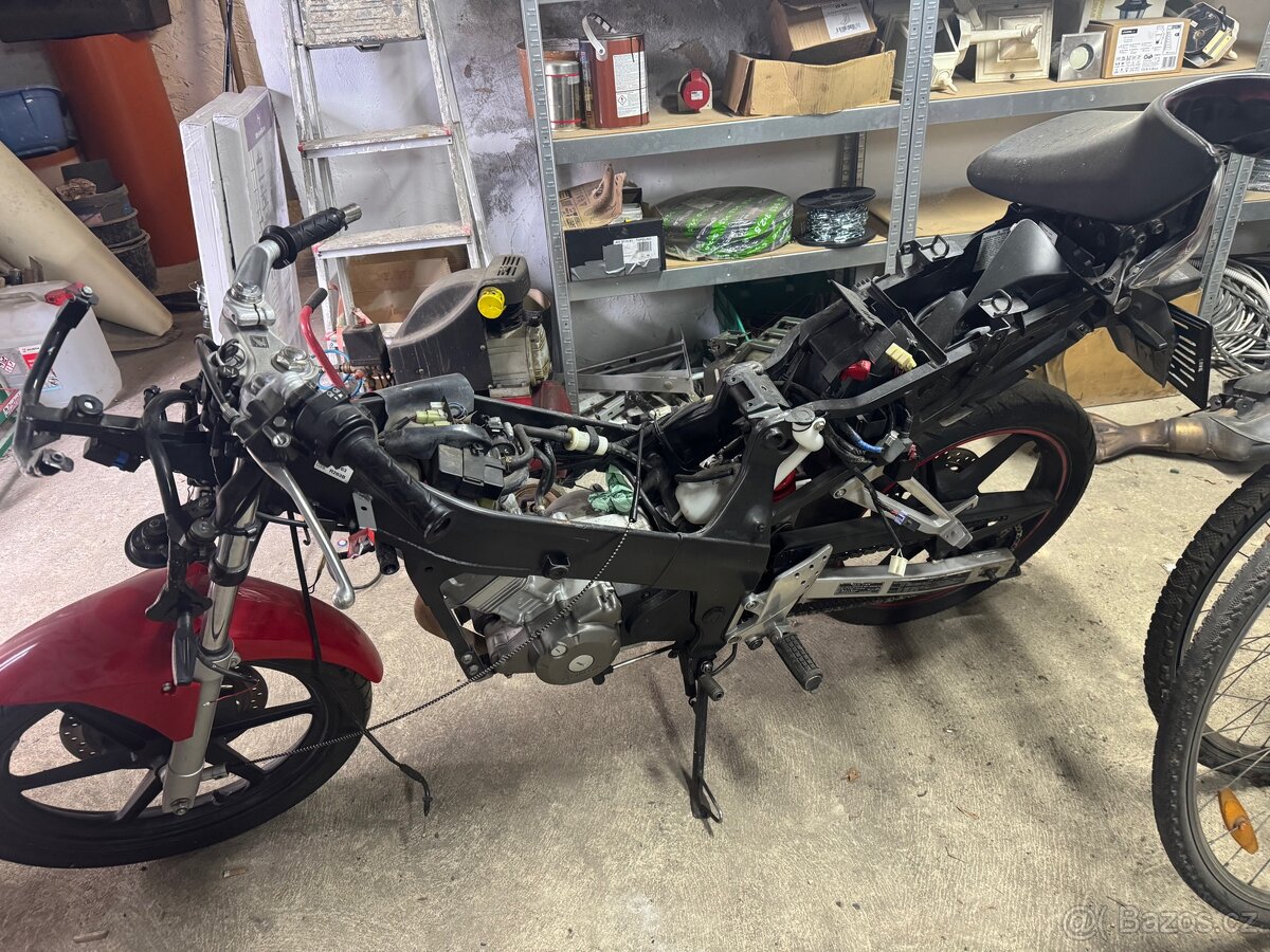 Honda cbr125r 2005