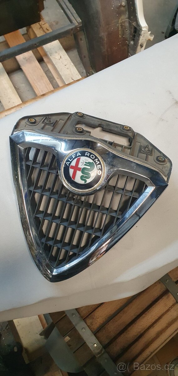 Alfa Romeo 156 - maska