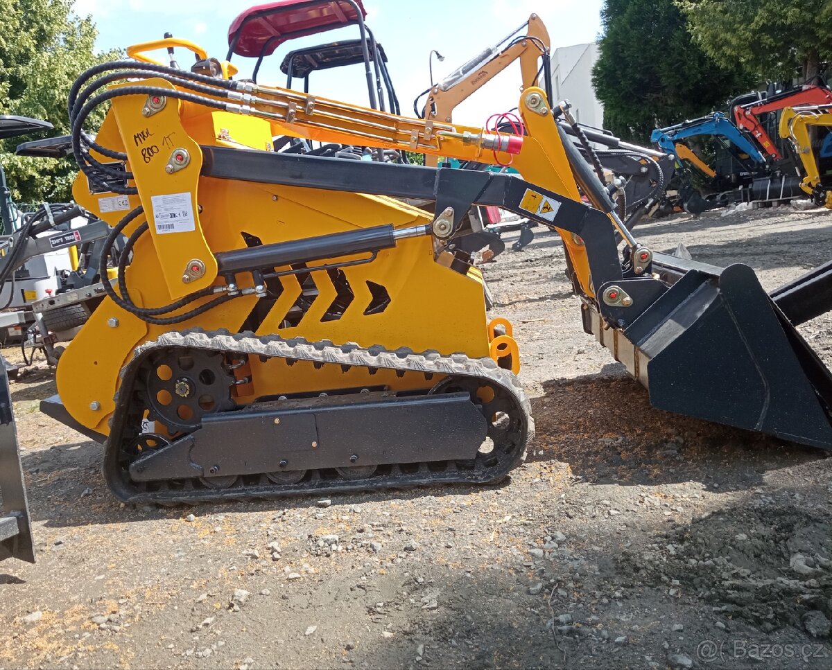 smykač, smykový nakladač, pásový nakladc, kolový smykač