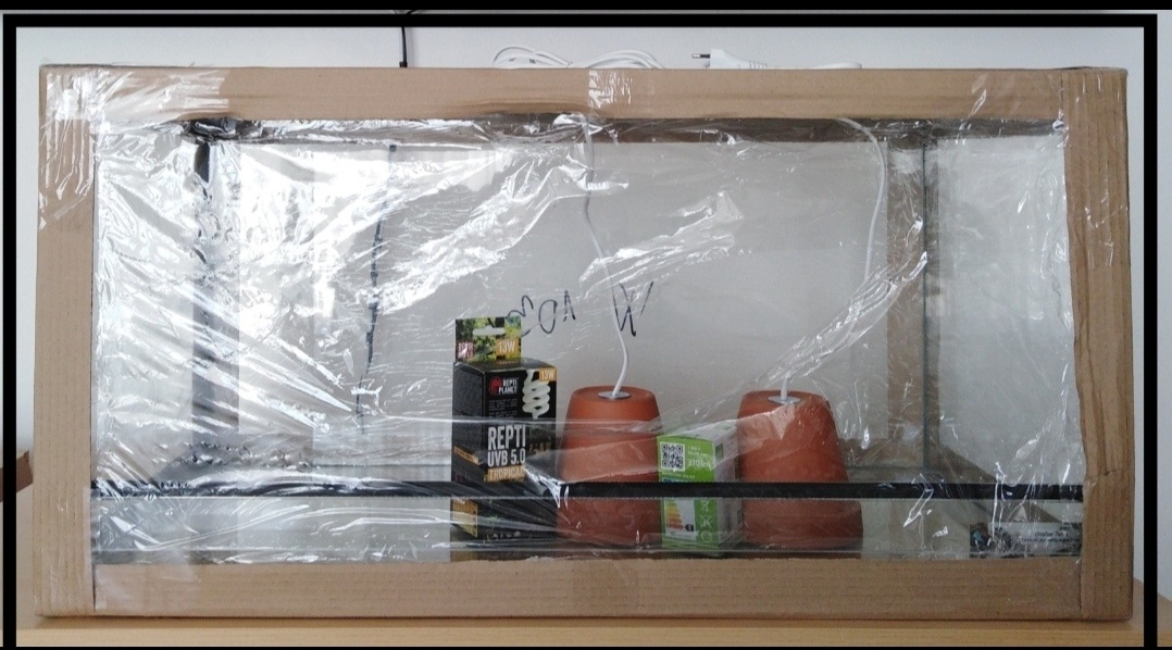 LTerárium terárium je nové 80x40x40cm , 2x světla , žárovky