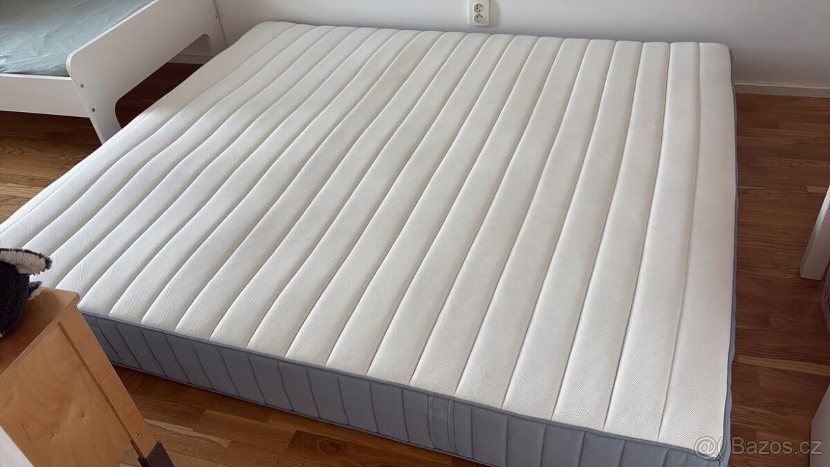 Zánovní matrace 200x180x24 v záruce.