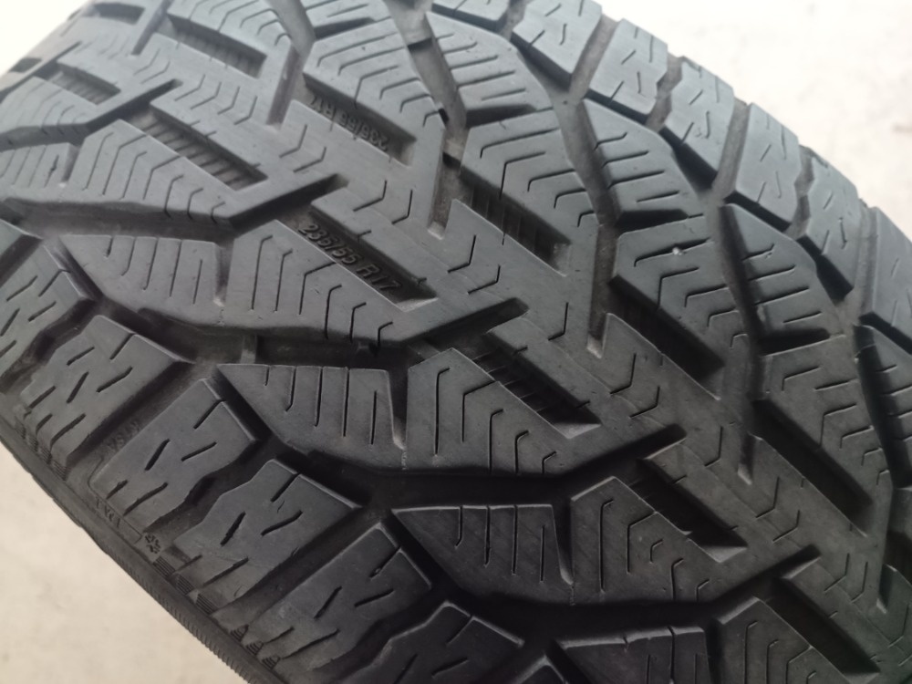 235/55 R17 KORMORAN (3619)