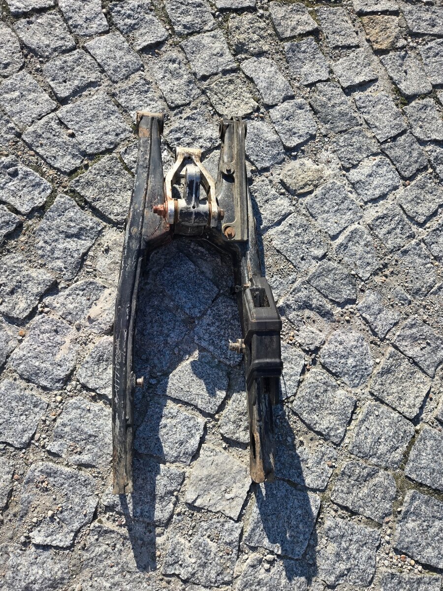 Zadní kyvna vidlice husqvarna 125