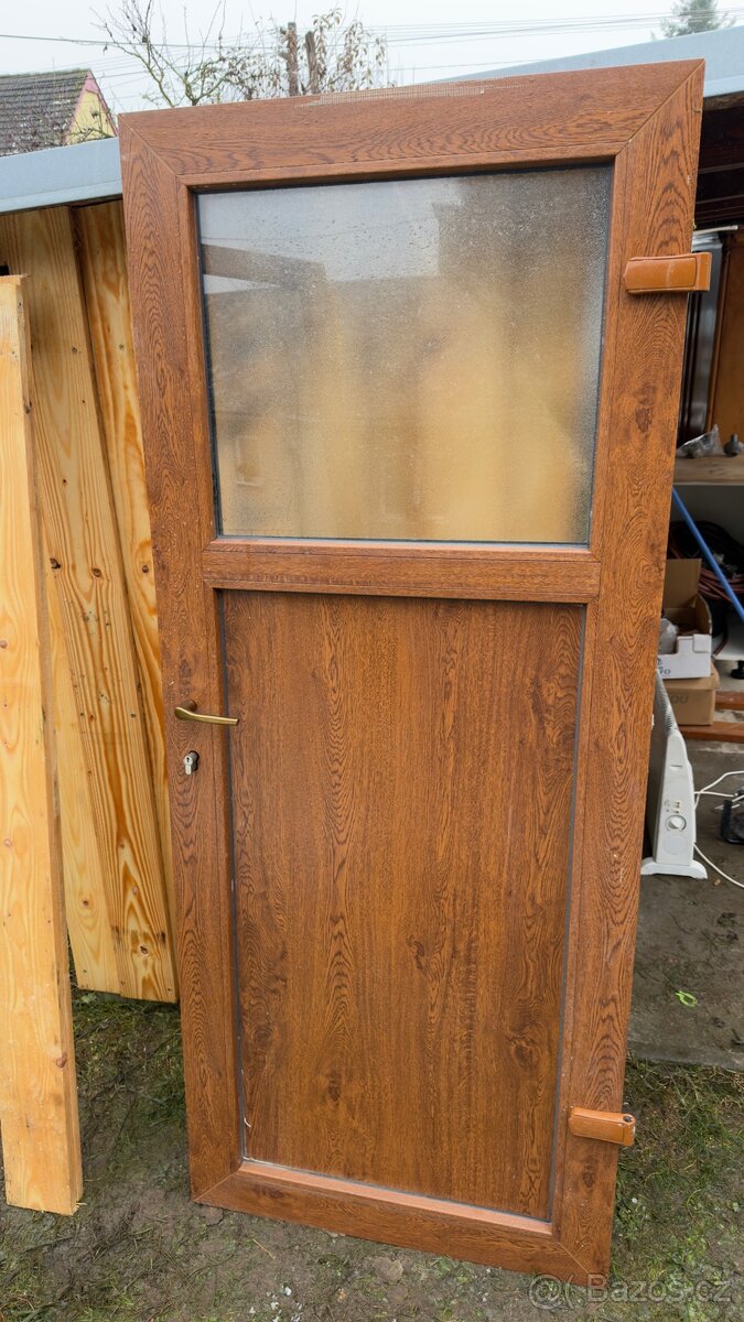 Vchodové dveře 80 plast