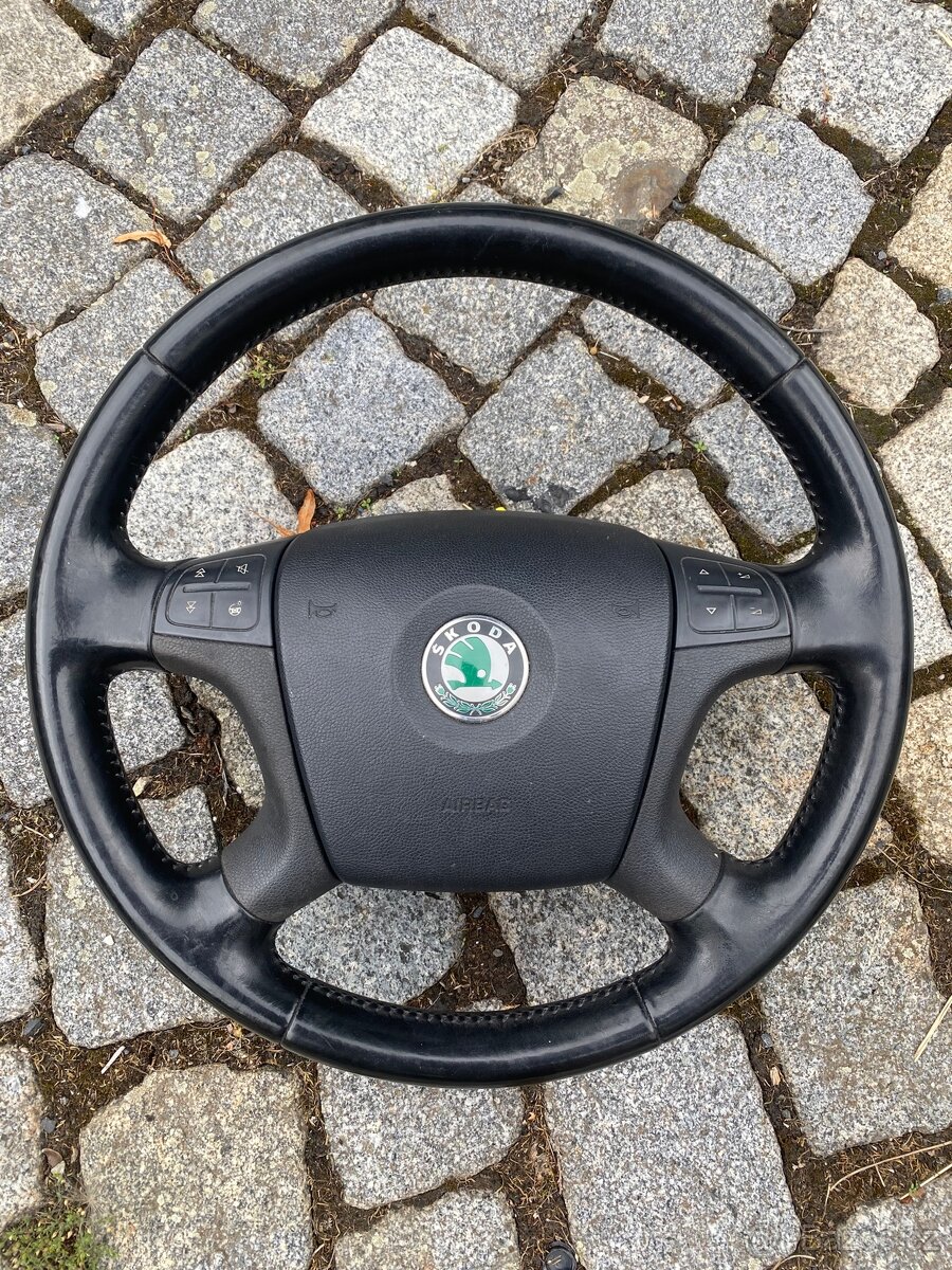 Kožený multifunkční volant Škoda Octavia 2