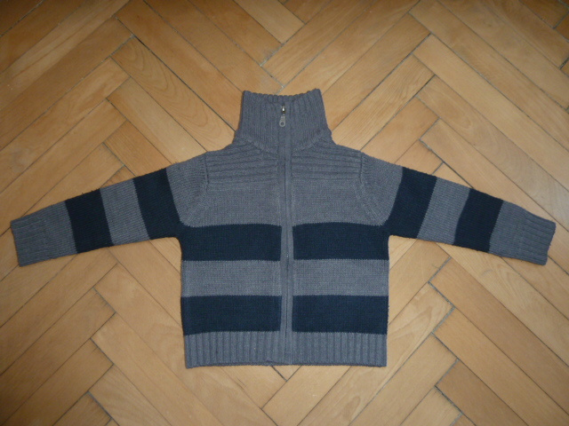 Svetr rozpínací rolák, vel. 98