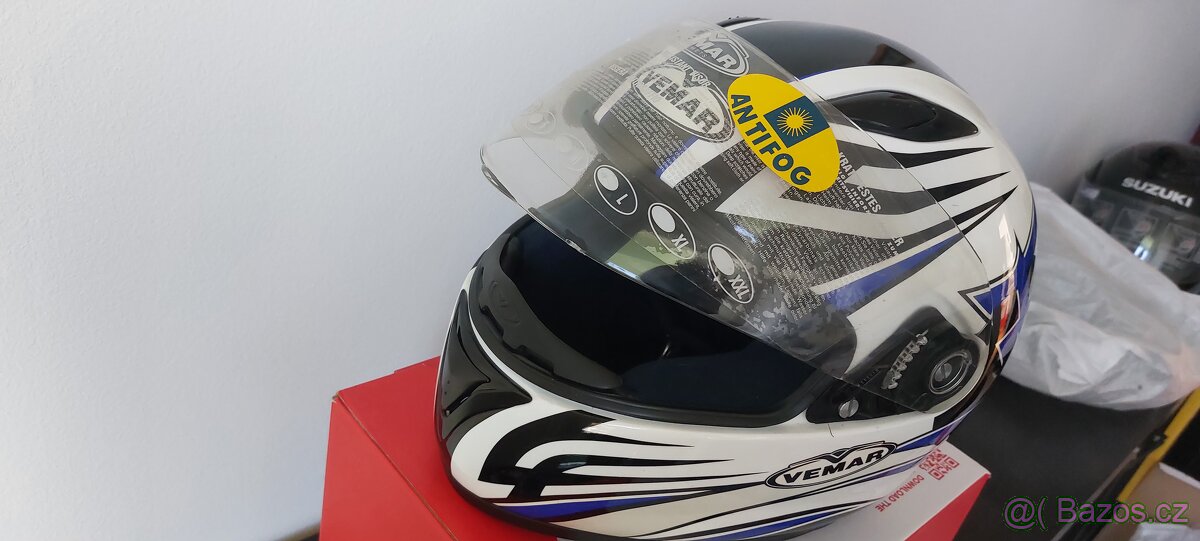 VEMAR helma černo-střibrná