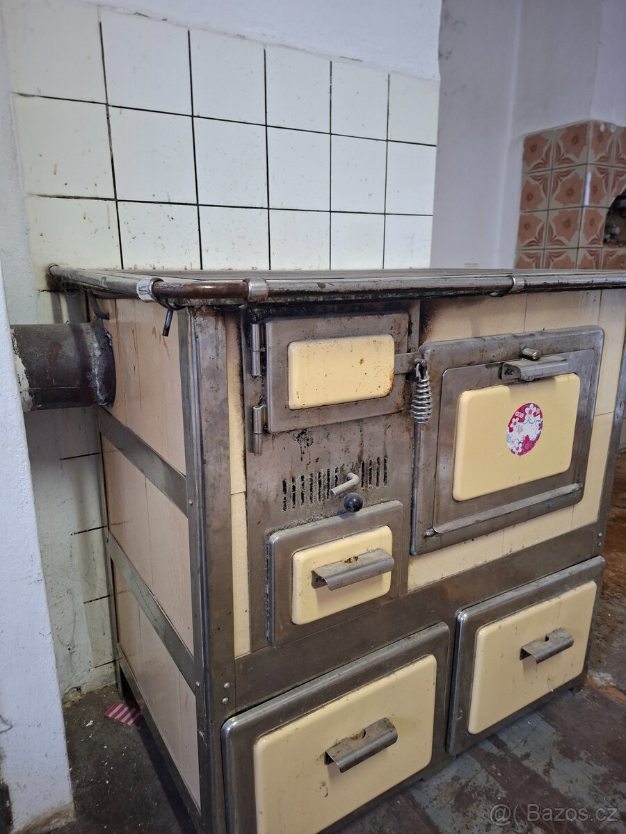 Sporák na tuhá paliva