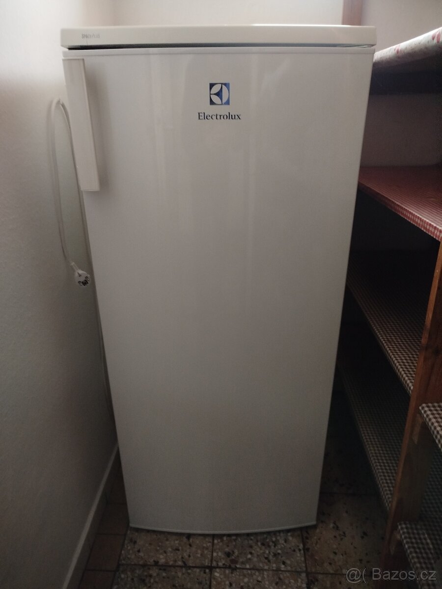 Lednička s mrazáčkem Elektrolux