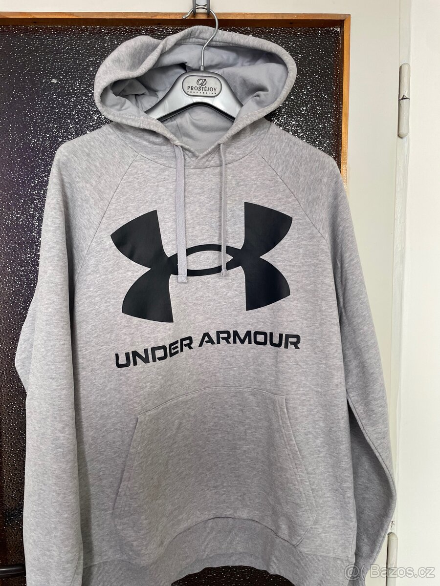 Šedá mikina značky Under Armour