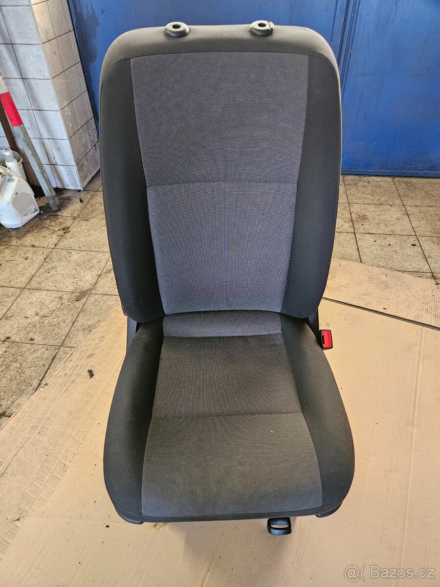 Otočná sedačka spolujezdce VW Transporter T6
