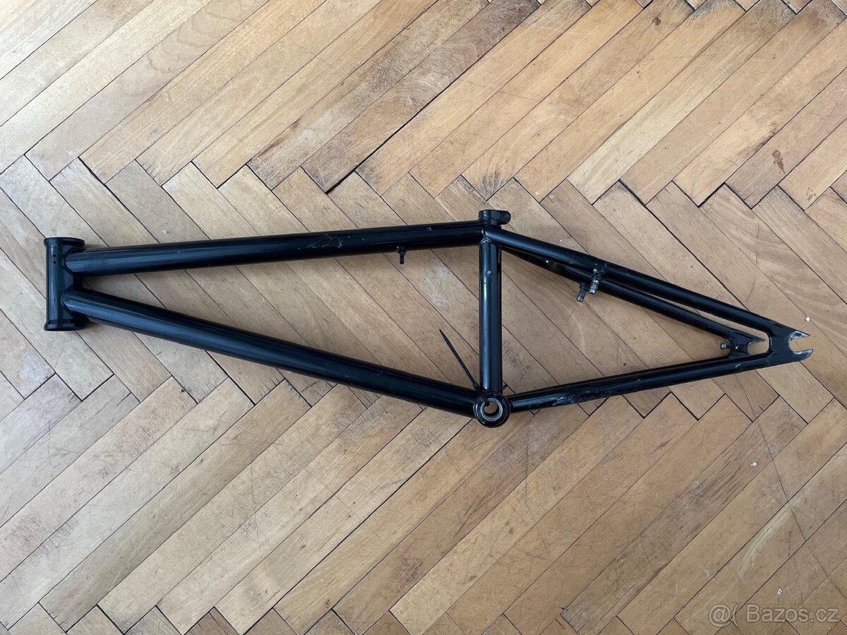 prodam BMX rám FlyBikes LAGO 21.2 - leskla černá