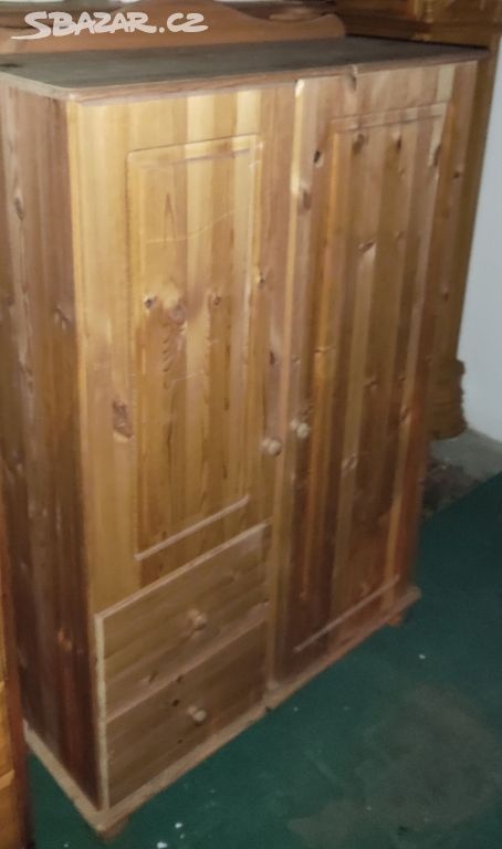 Celo masivní komoda vysoká