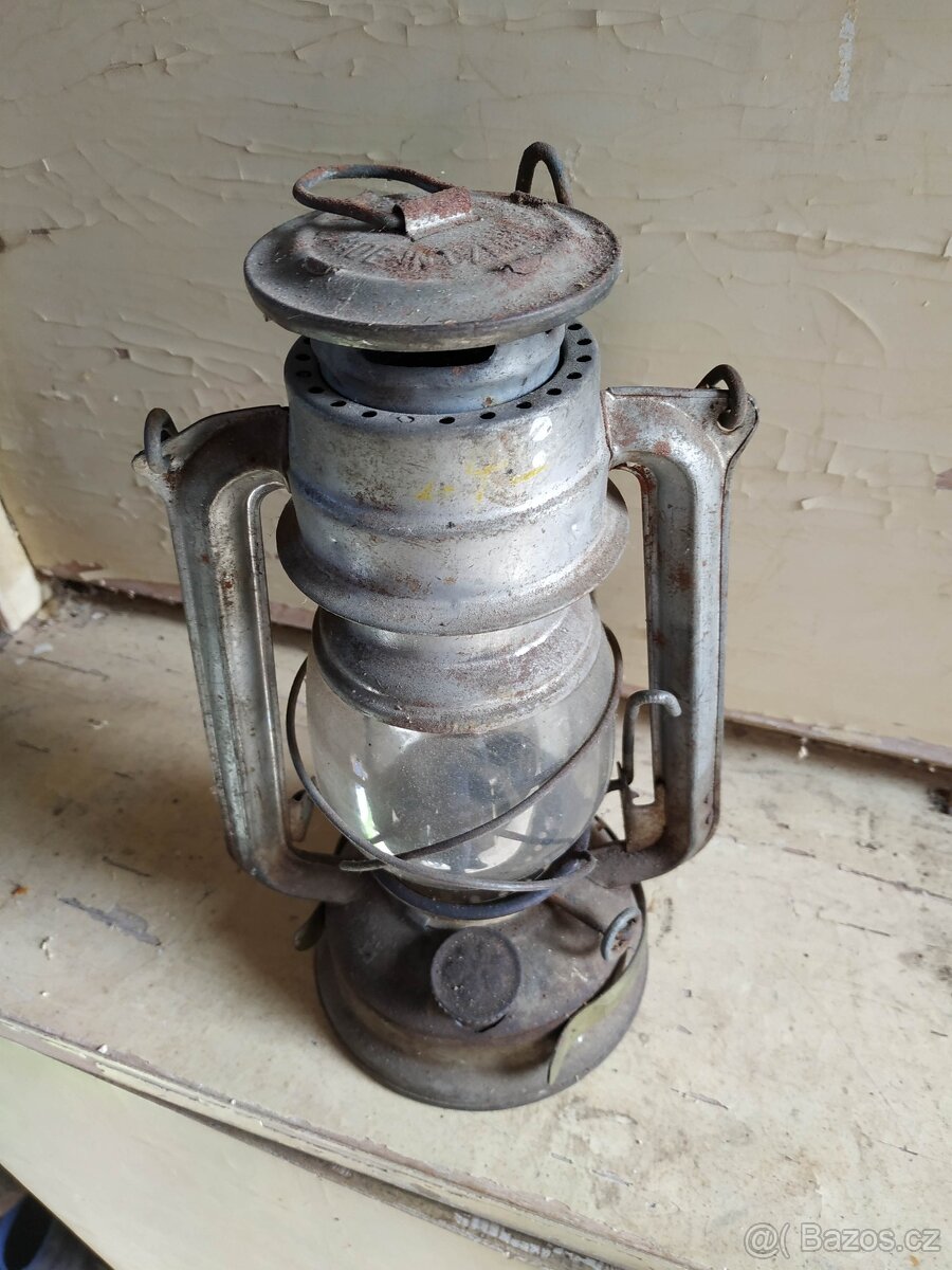 Stará petrolejová lamp