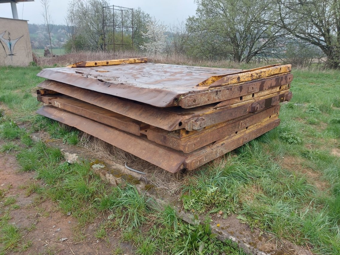 Pažící box