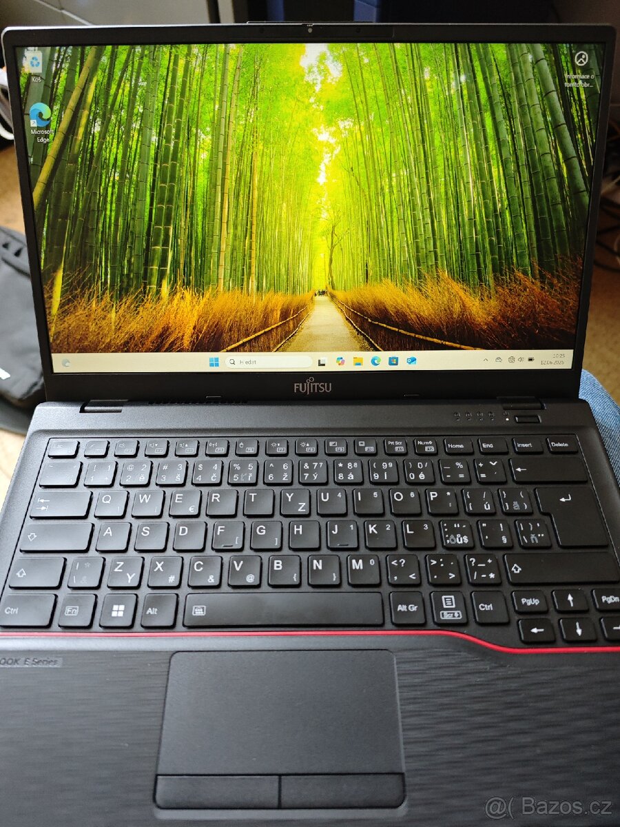 Podnikatelský 14" notebook Fujitsu E5412a s Ryzen