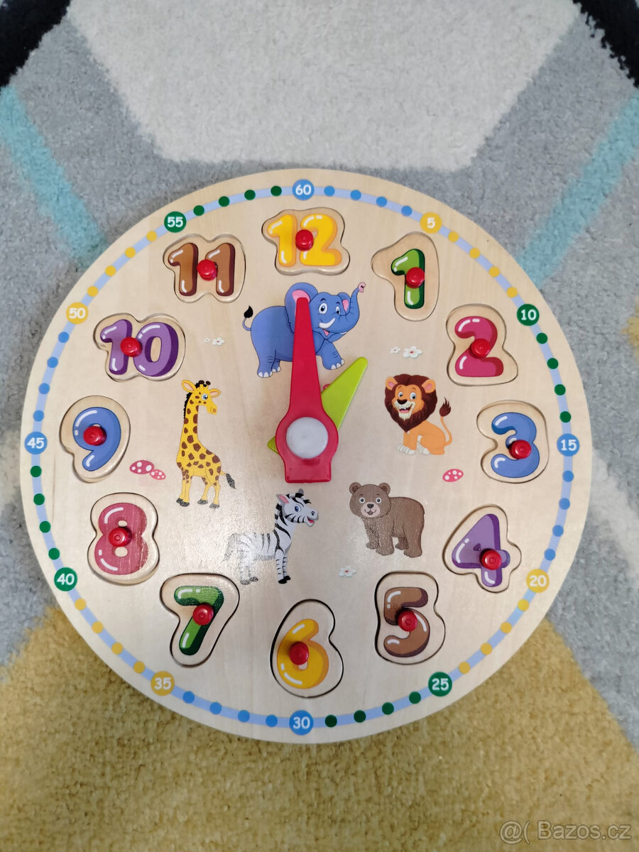 Dřevěné hodiny vkládačka Playtive