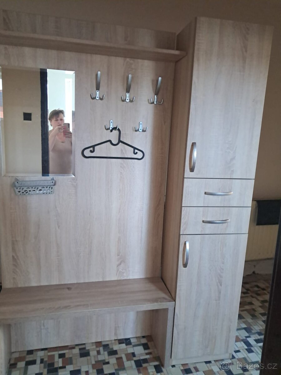 Prodám skříně + botníková stěna