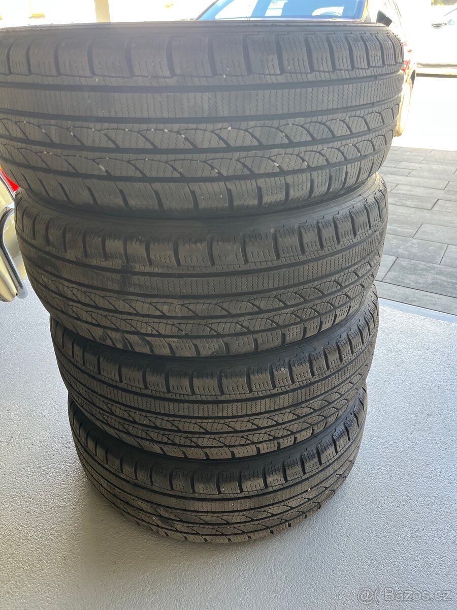 Zimní pneu Tracmax 205/55/17 XL