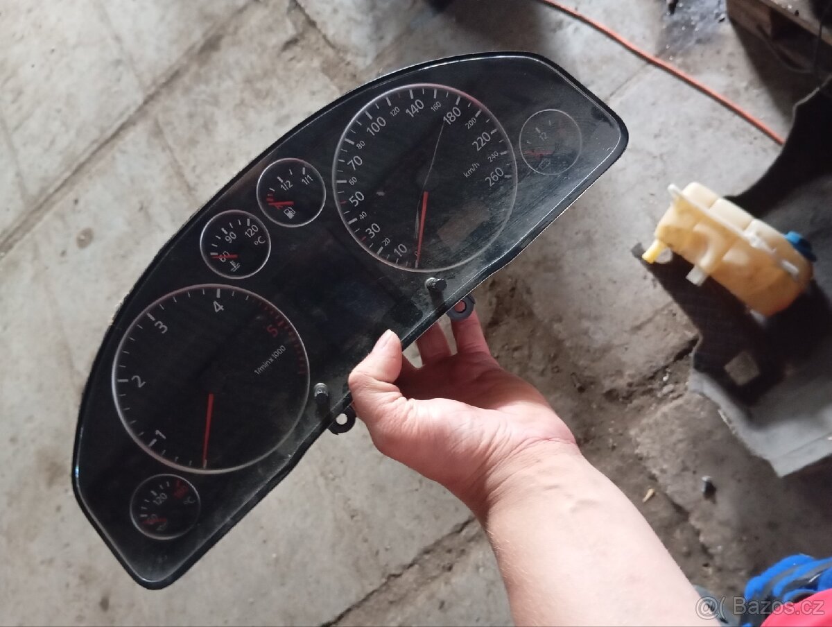 Budíky Audi A6C5
