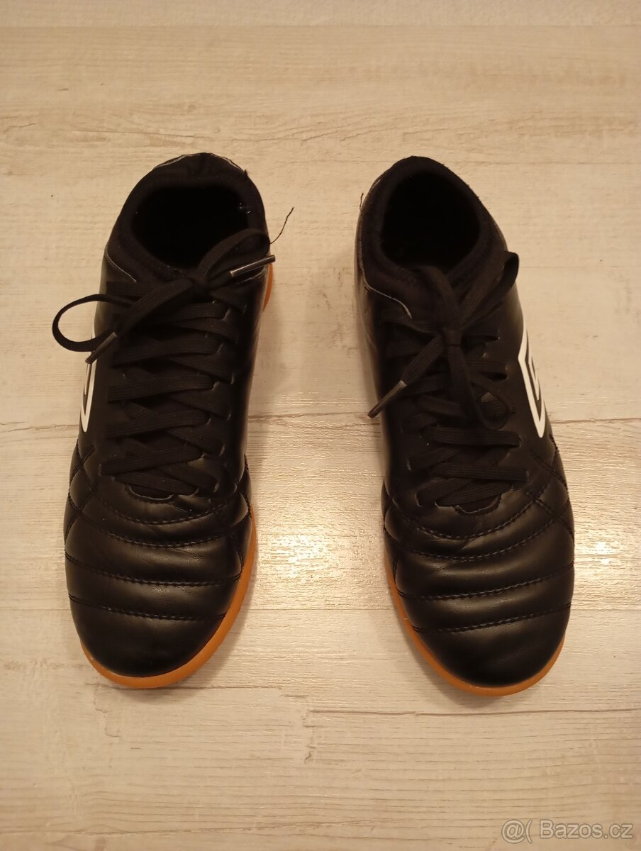 Sálové boty / sálovky Umbro vel. 38,5
