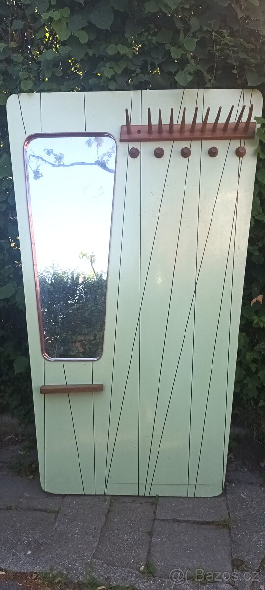 Retro stěna do předsíně BRUSEL