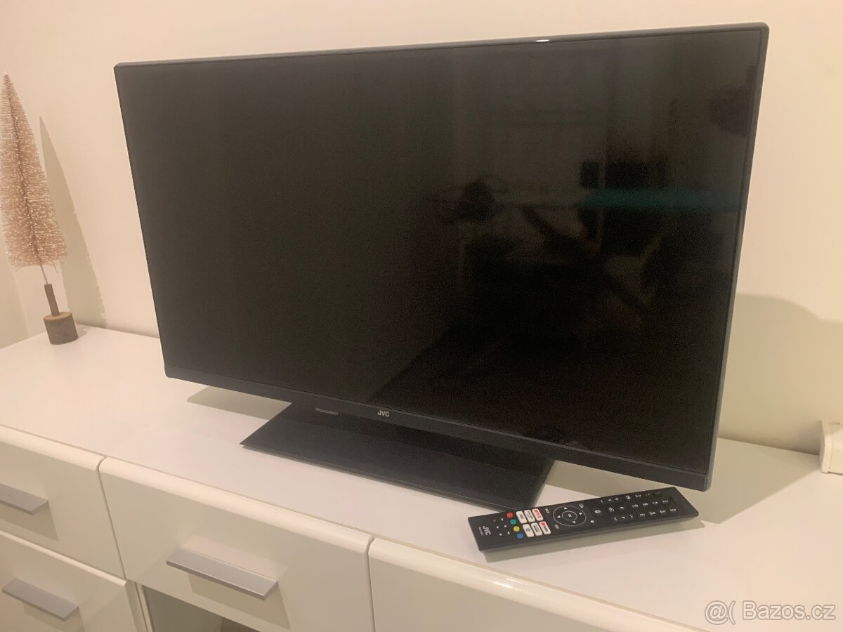 Nepoužívaná LED TELEVIZE JVC LT-32VF5305, uhl. 80 cm full HD