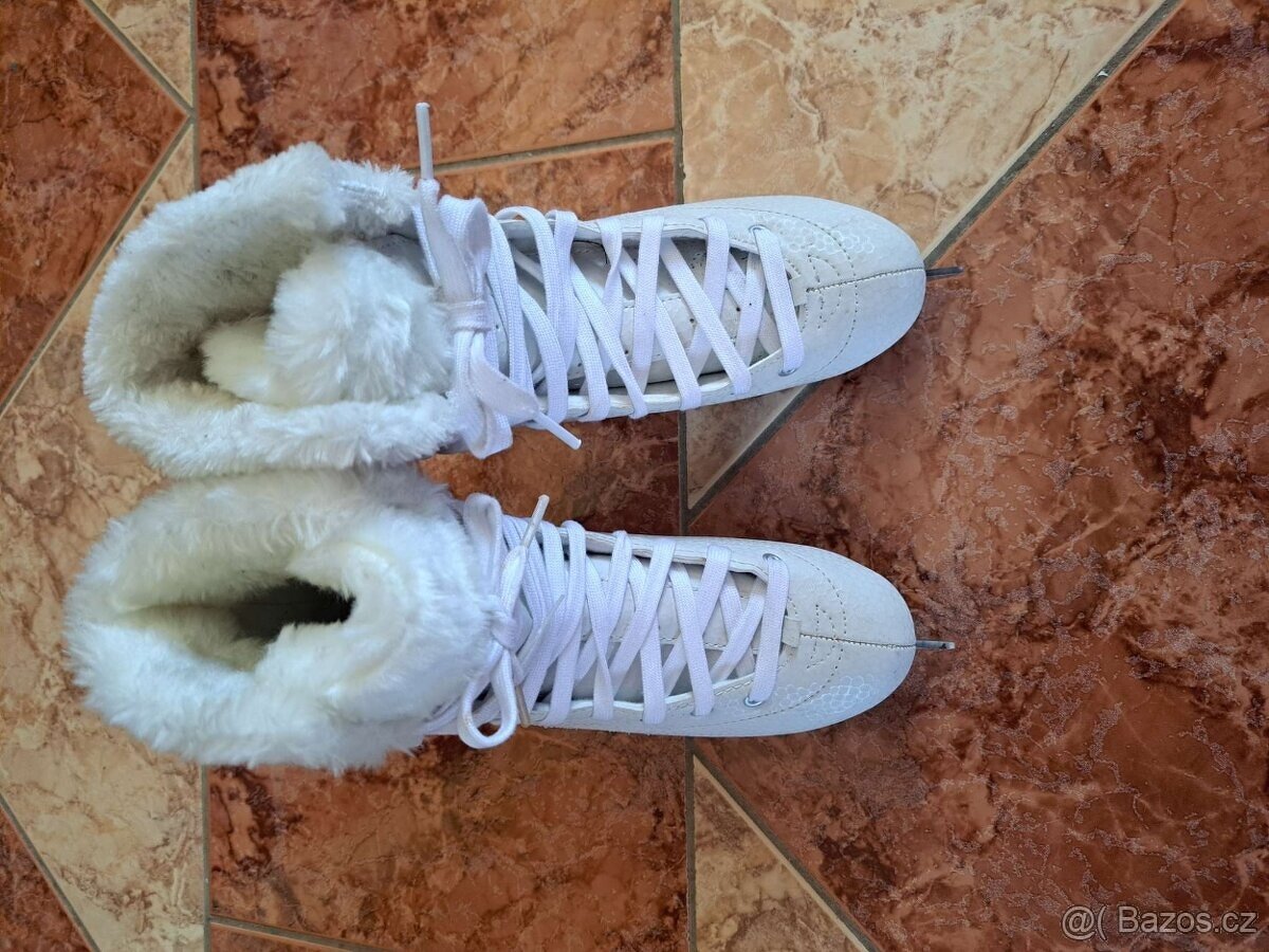 NOVÉ ZNAČKOVÉ BRUSLE OXELO, S KOŽÍŠKEM