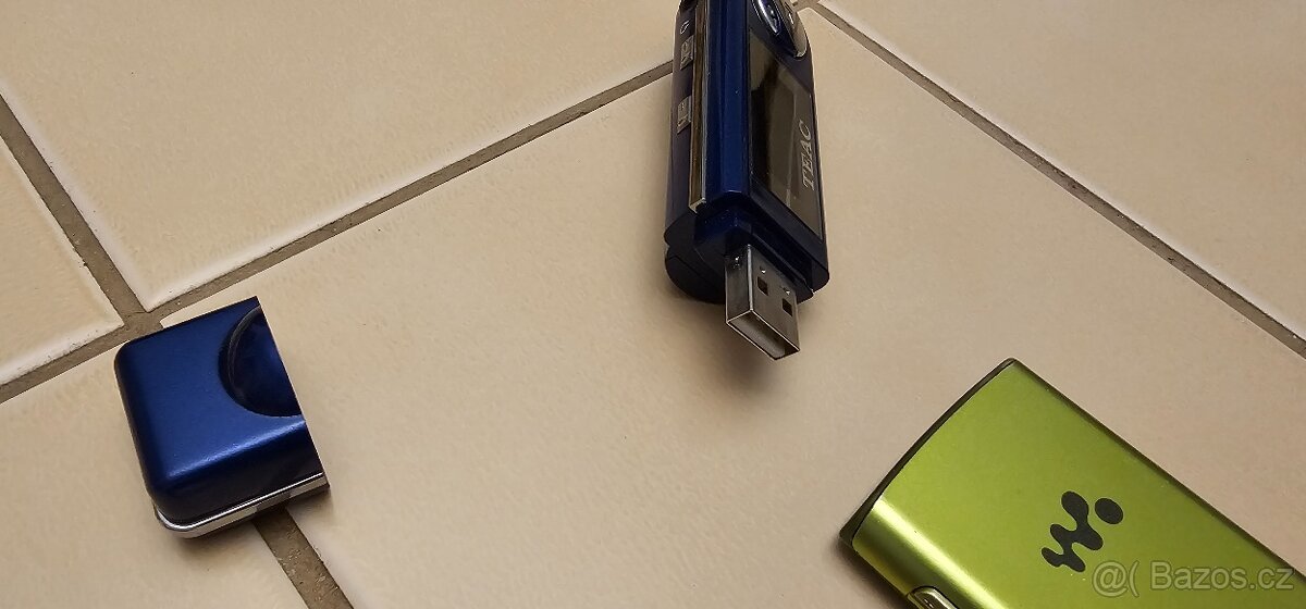 MP3 přehrávač SONY + druhý přehrávač zdarma