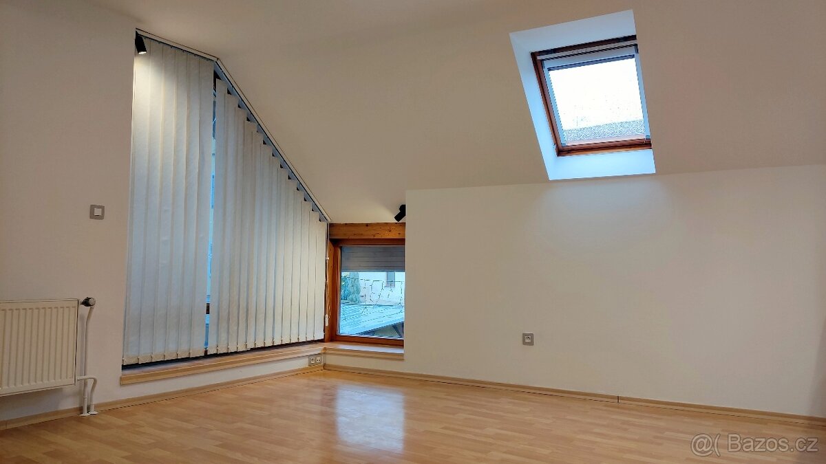 Byt 2+1 v rodinném domě u náměstí - Sedlčany