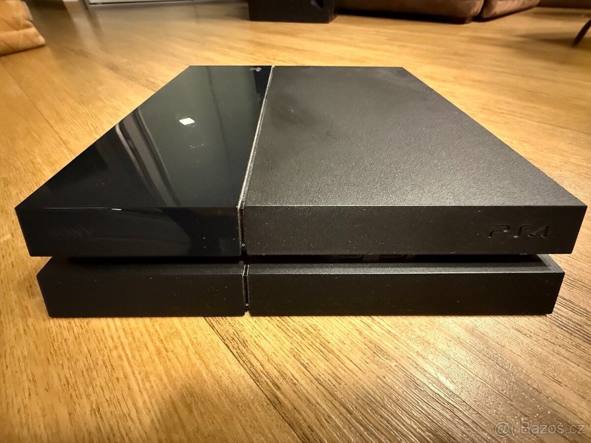 PlayStation 4 ve výborném stavu.