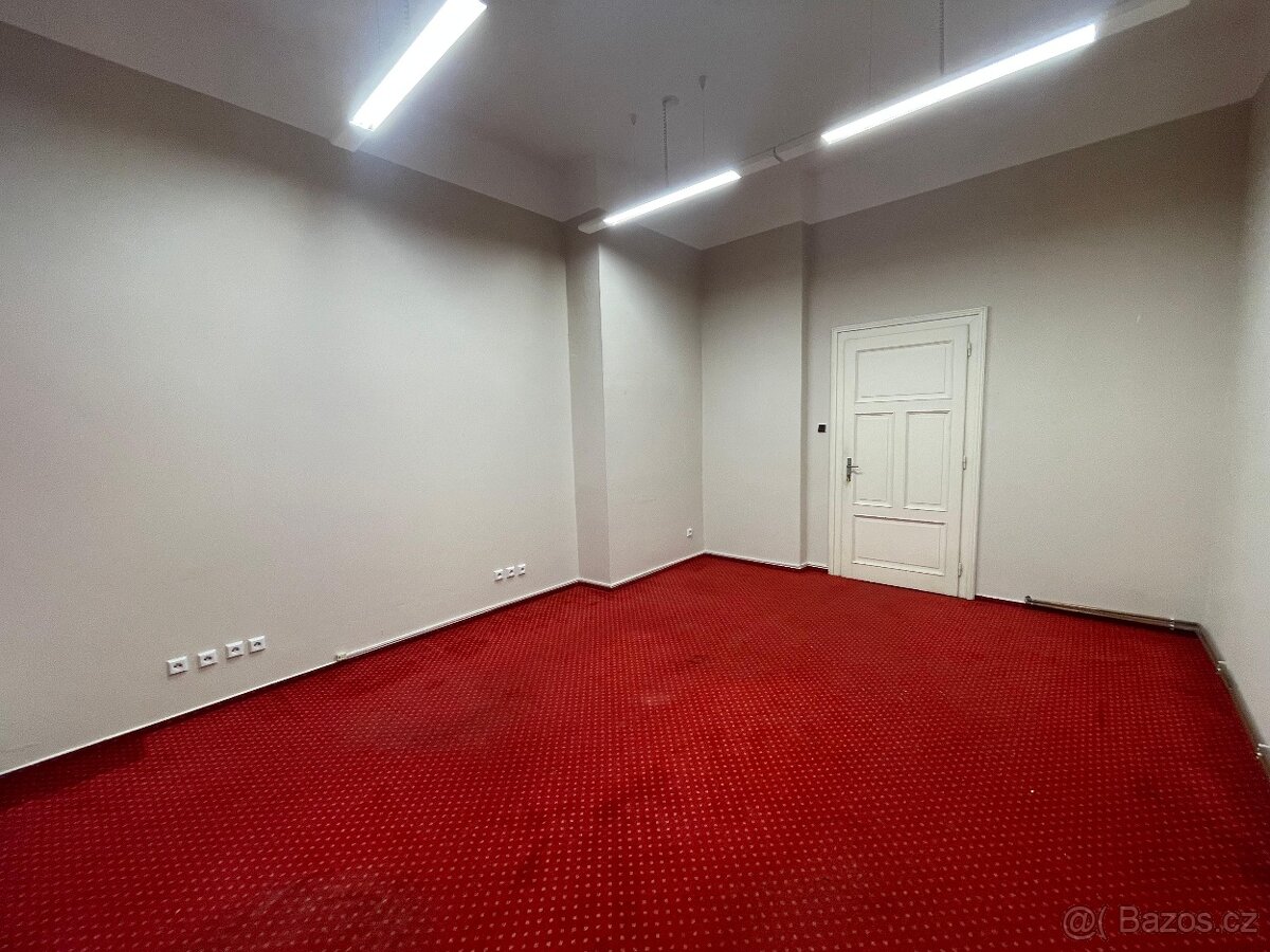 PRONAJMU KANCELÁŘE V CENTRU MĚSTA