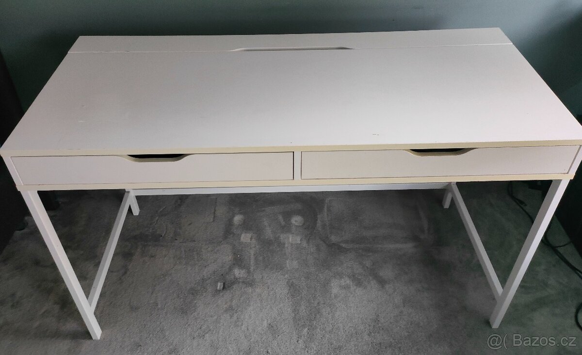 Psací stůl