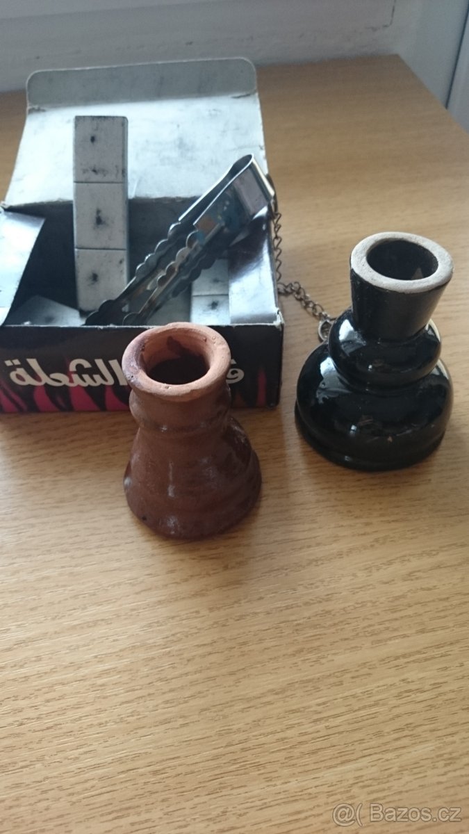 Příslušenství - věci k vodní dýmce.