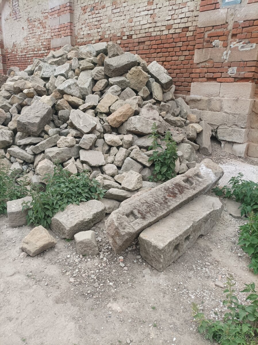 Prodám pískovec 980