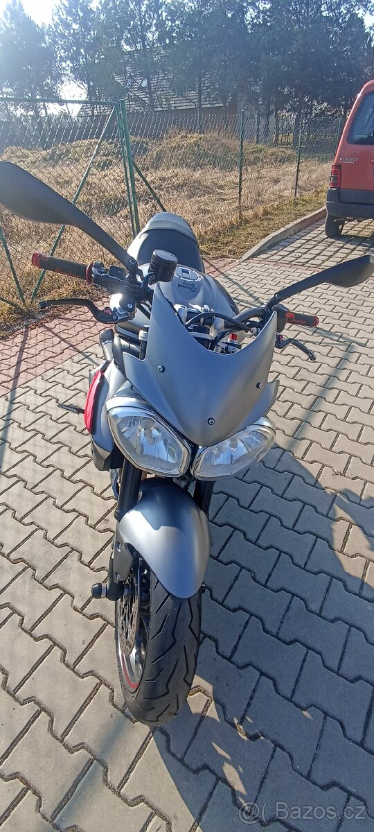 Street triple R 675