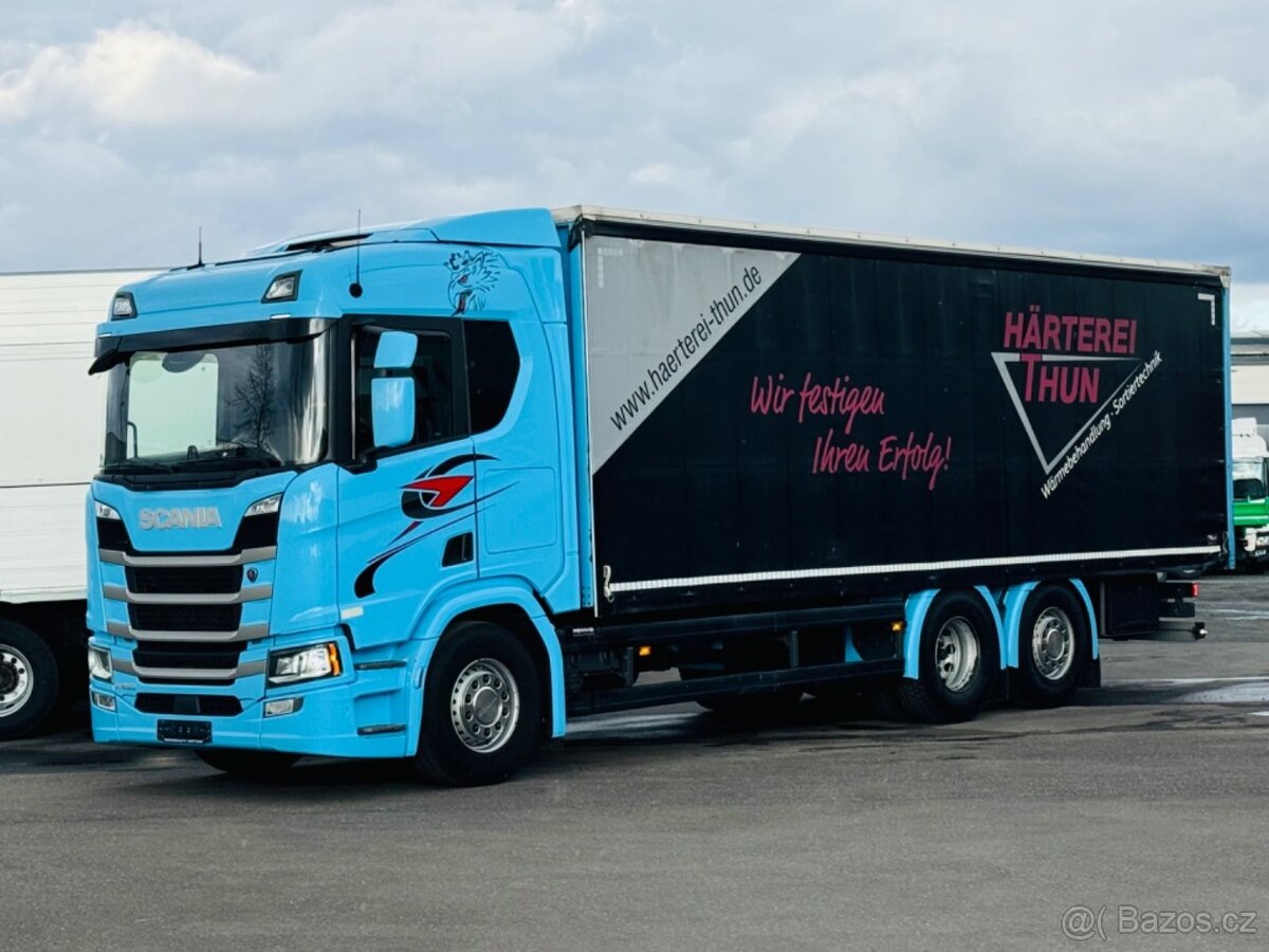 Scania R 450 6x2 včetně plachtové nástavby
