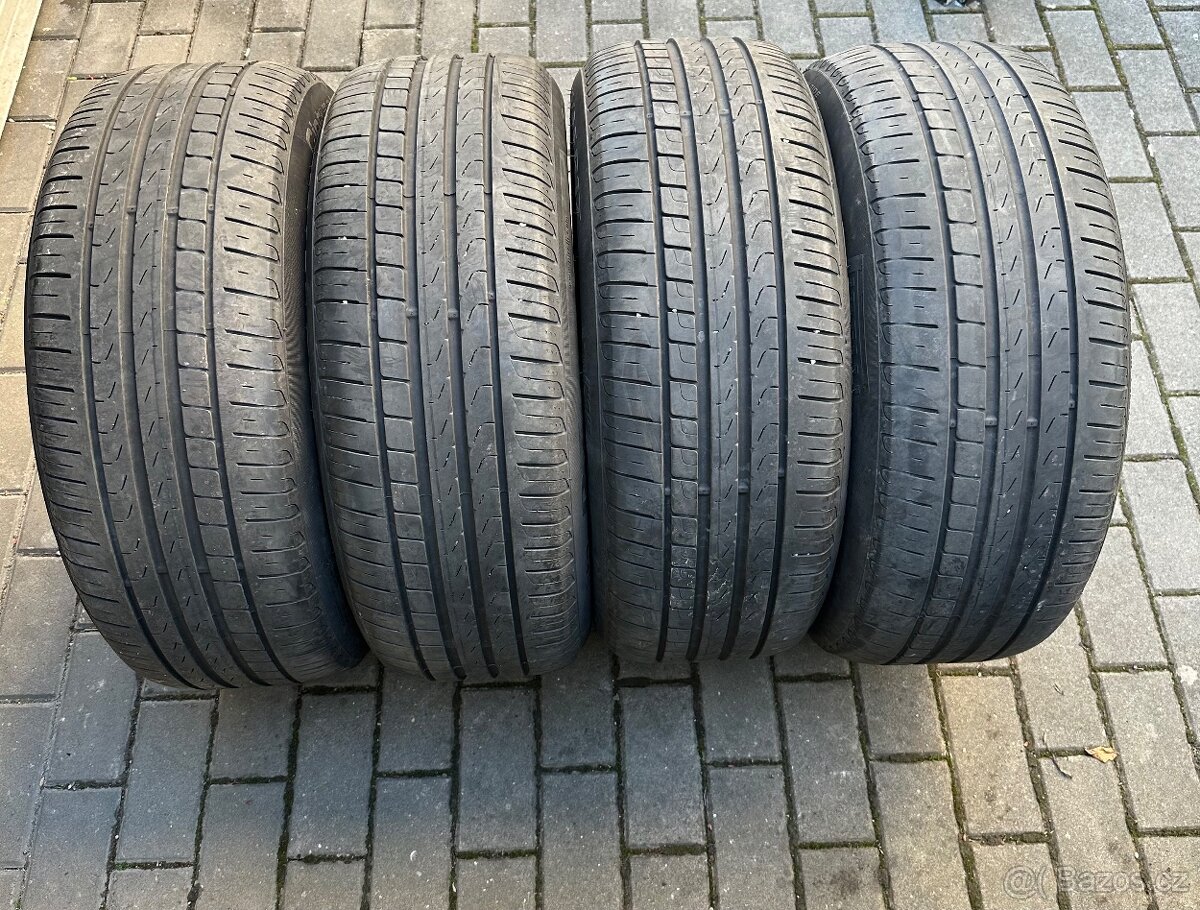 Použité letní pneu: 215/55/R17 - 4 kusy.