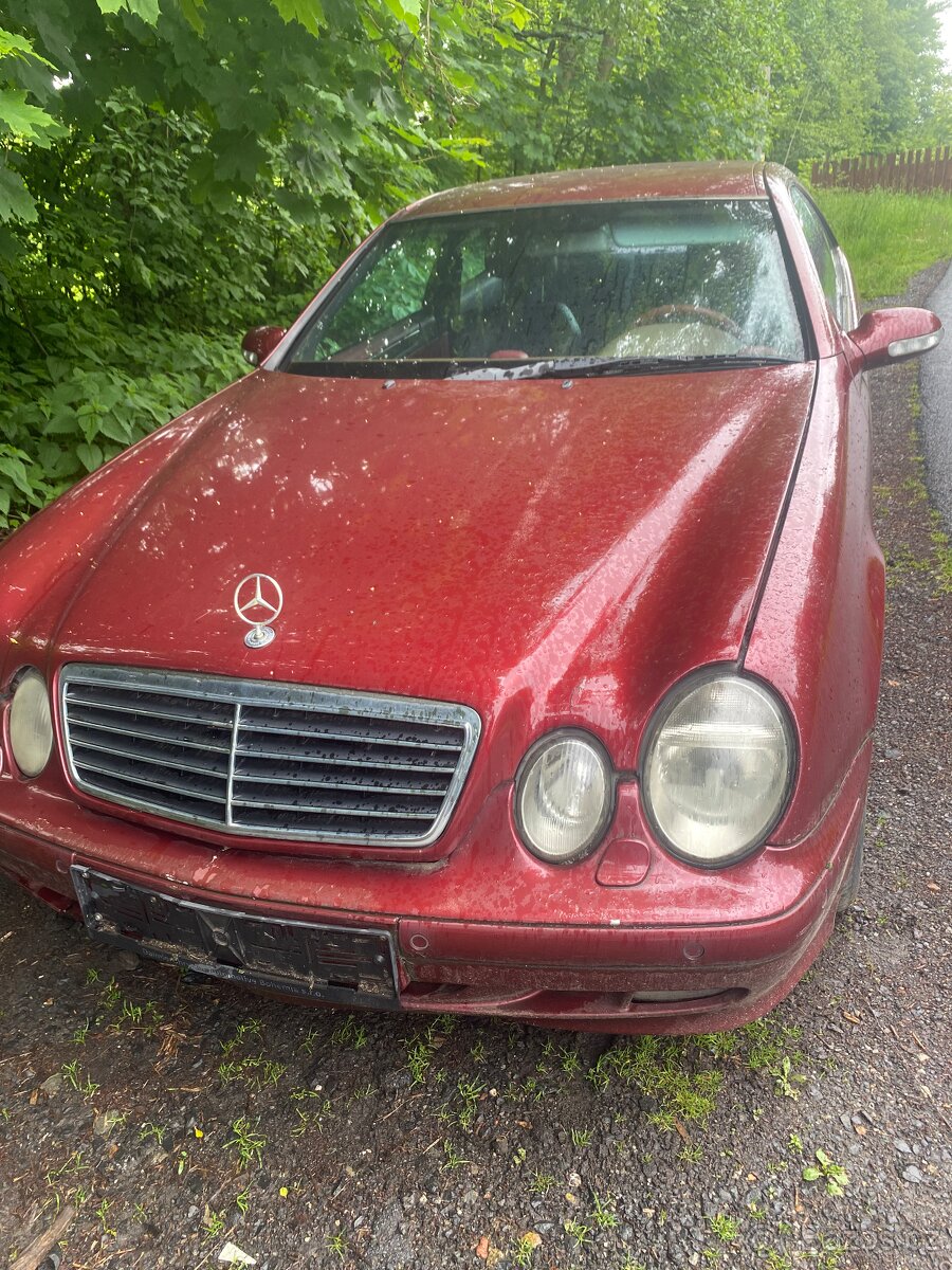 Mercedes CLK 320 veskere dily z vozu